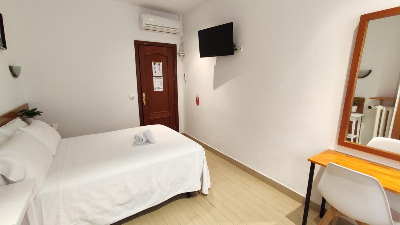 Hostal Aliste Мадрид Экстерьер фото