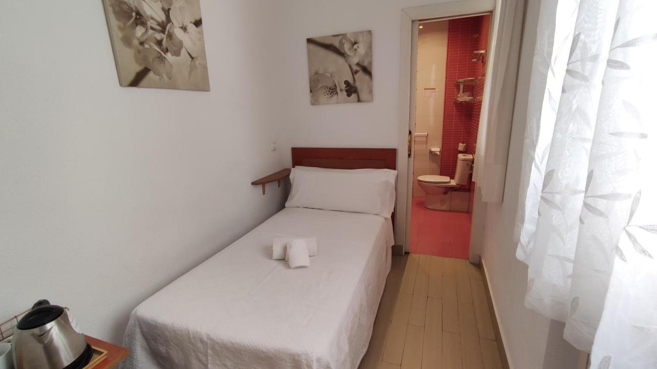 Hostal Aliste Мадрид Экстерьер фото