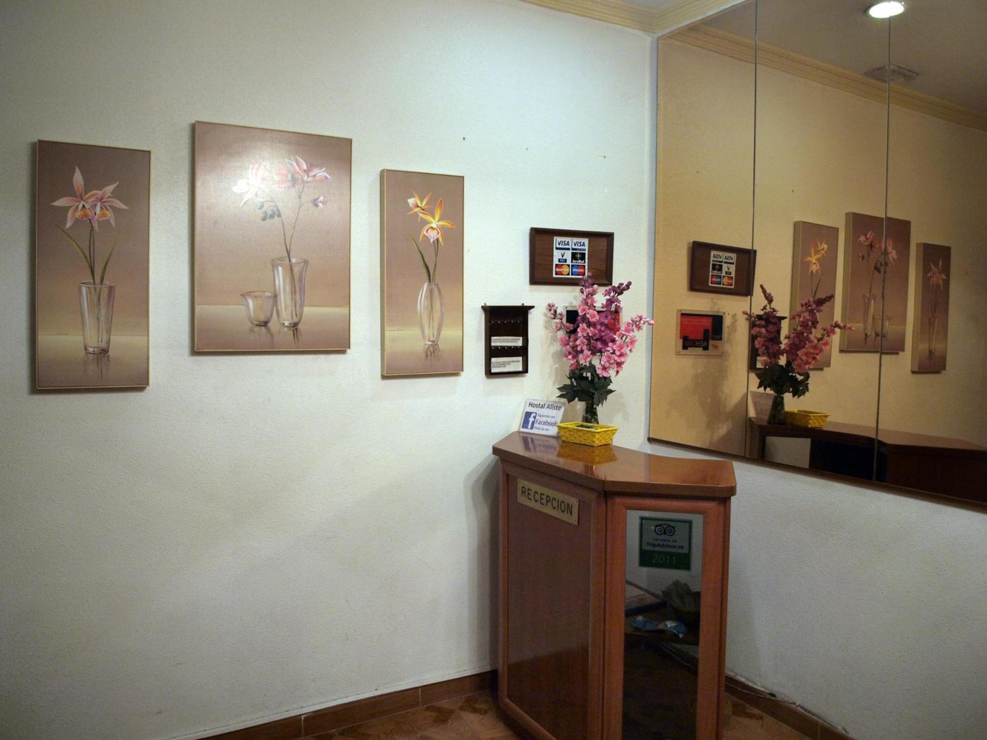 Hostal Aliste Мадрид Экстерьер фото