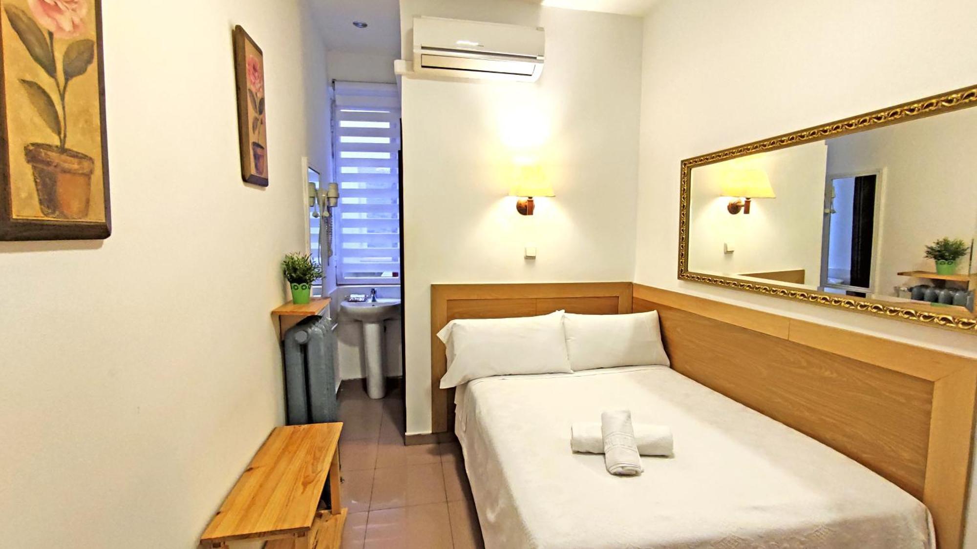 Hostal Aliste Мадрид Экстерьер фото