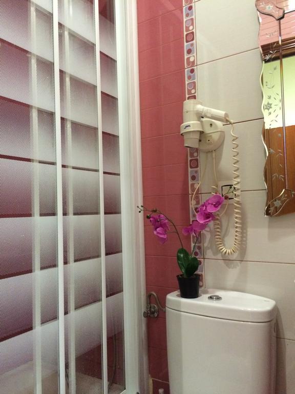 Hostal Aliste Мадрид Экстерьер фото